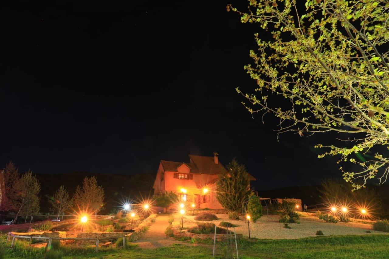 Ferme D'Hote La Vallee Азру Экстерьер фото